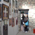 The Rock House Café and Gallery proveé un espacio libre para artistas de todas las disciplinas.
