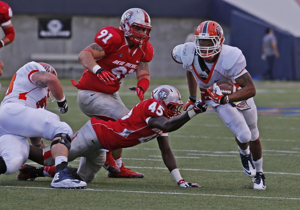 Junior running back Nathan Jeffery escapes two Lobos defenders during the first quarter.