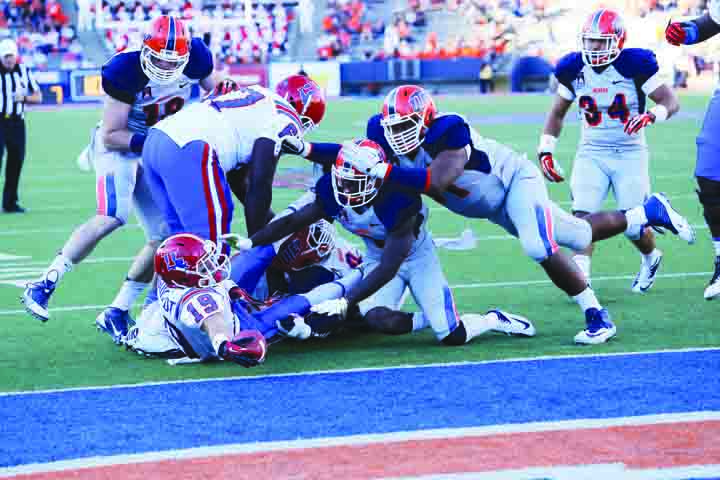 Bulldogs wide receiver Andrew Guillot stretches to reach the endzone on a 5-yard touchdown run to tie the game in the first quarter.