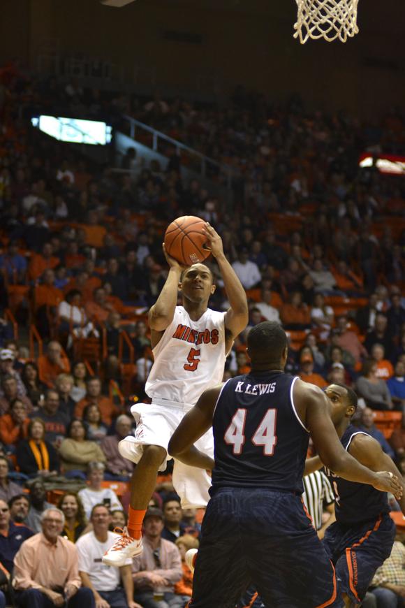 Miners+handle+Roadrunners+81-62