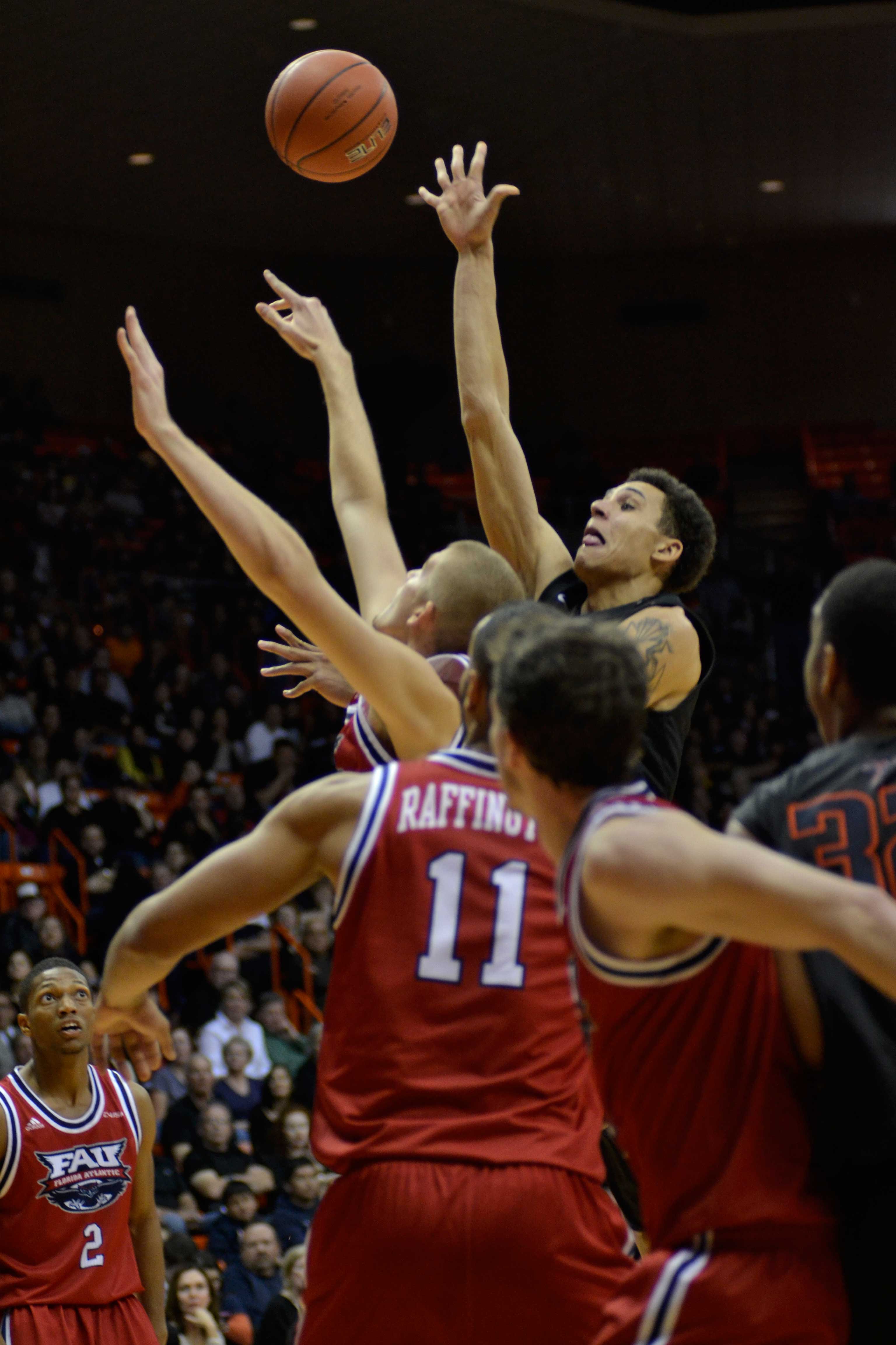 Bortley+late+three-pointer+holds+off+Miners+late+rally