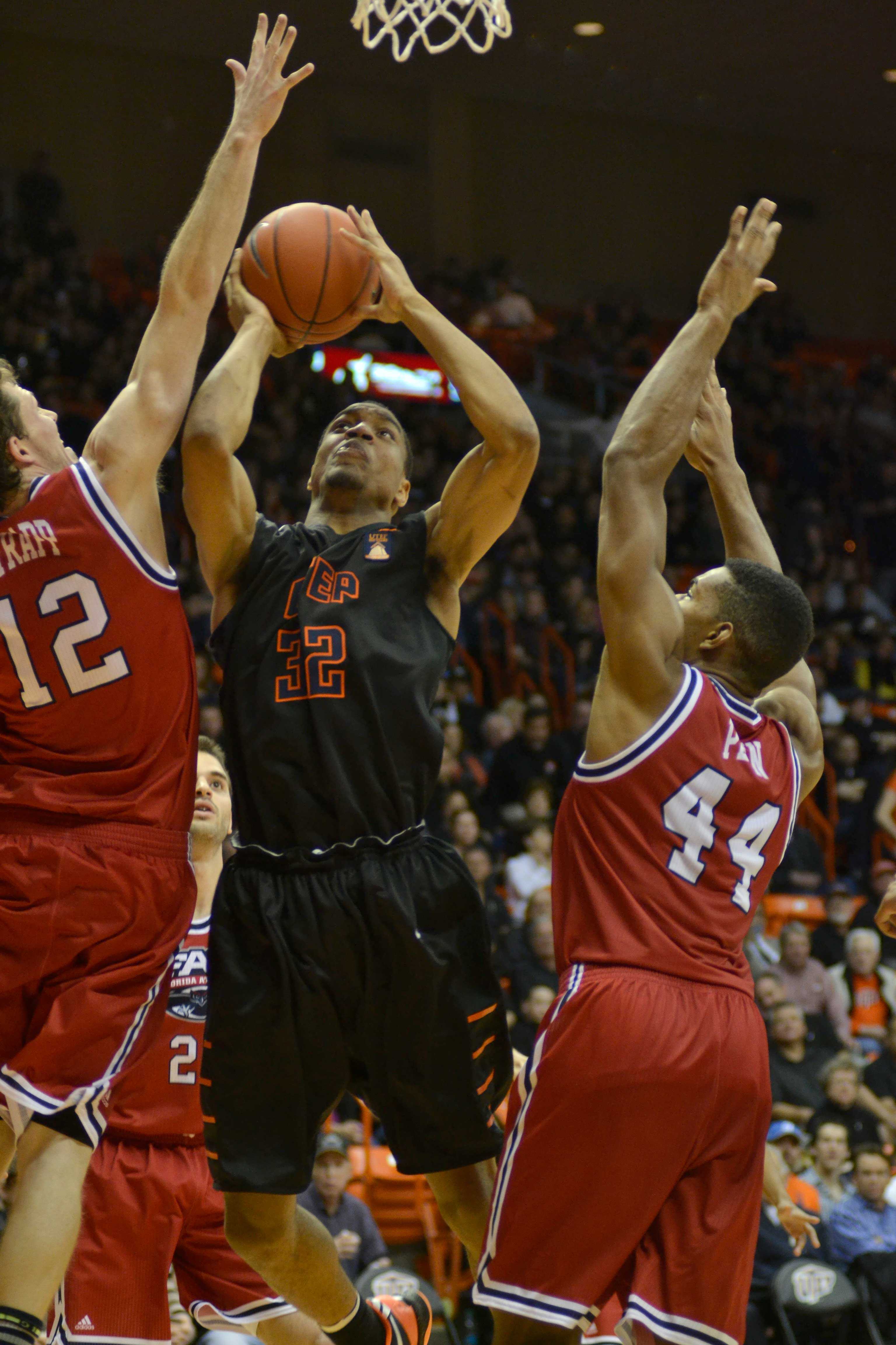 Bortley+late+three-pointer+holds+off+Miners+late+rally