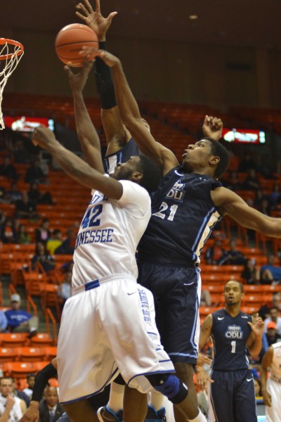 Blue Raiders cruise past Monarchs