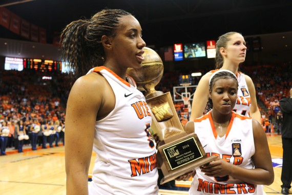 Senior Thornton, Willingham and Vitola get the WNIT runners-up trophy 