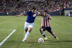 Coming off another club title, Cruzeiro defeata Chivas de Guadalajada 2-0 in their last friendly match of the 2014 season.