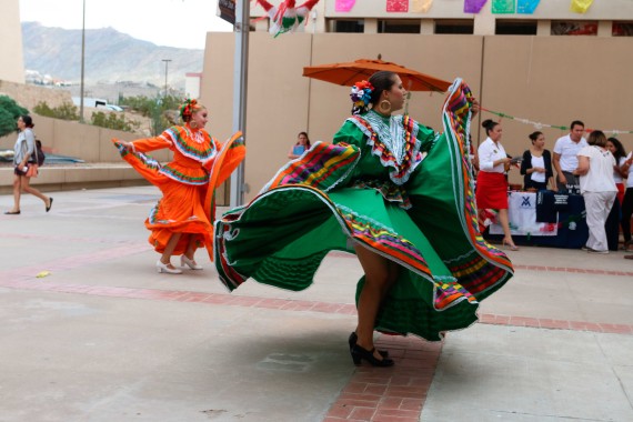 Ballet Floklorico Flor y Canto, Inc. performs at the union.