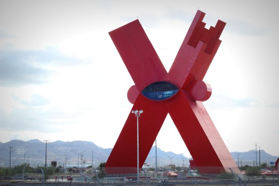 La X artista ha presentar escultura en UTEP