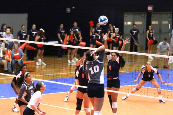 Junior+outside+hitter+Talia+Jones+sets+up+for+a+block.