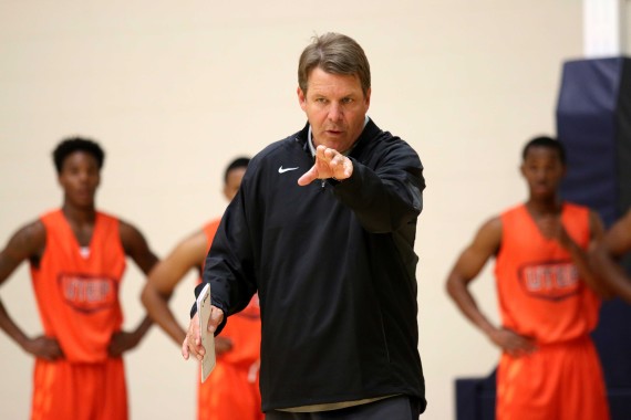 UTEP+head+coach+Tim+Floyd+instructs+his+team+on+a+drill.