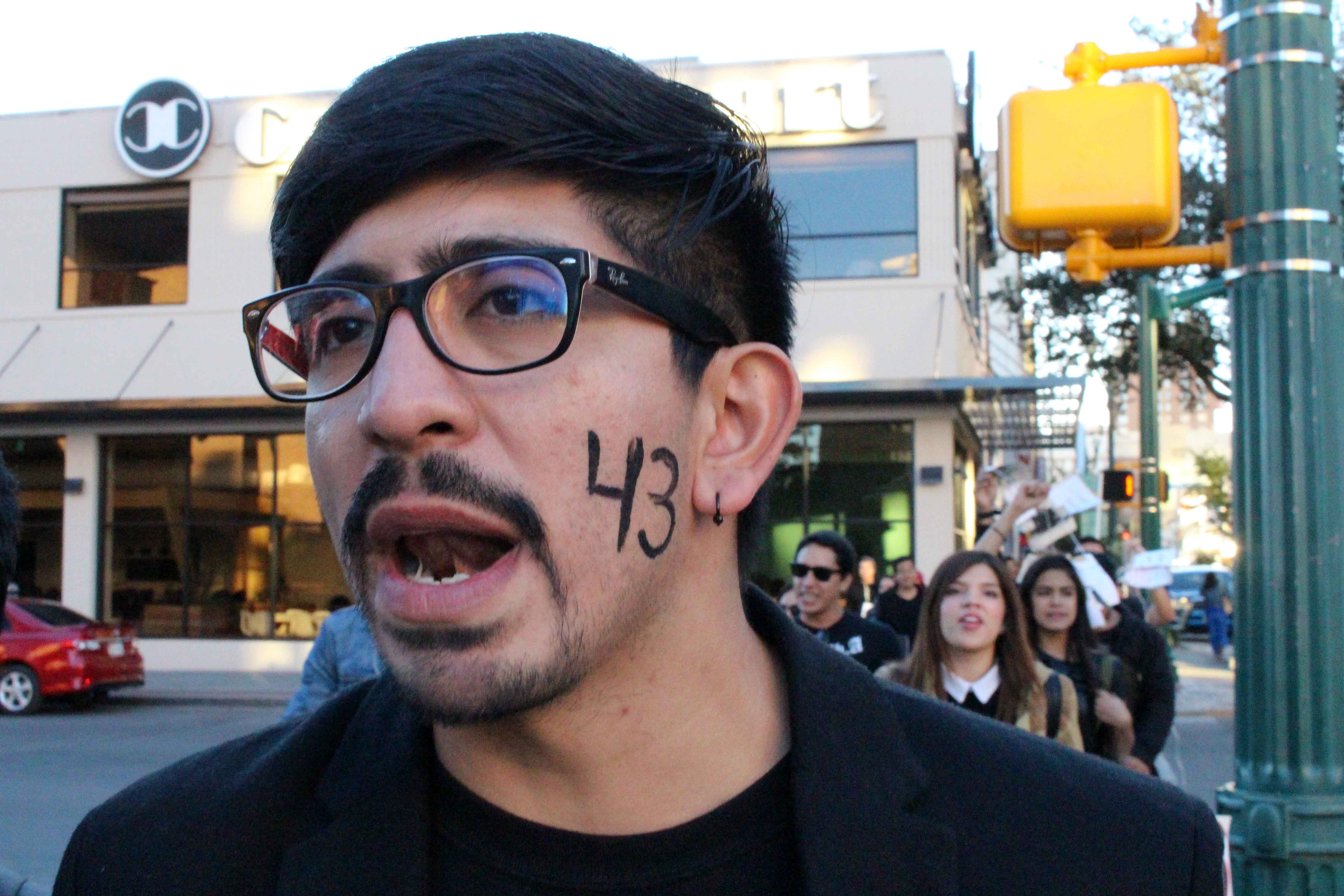 El+Pasoans+unite+for+missing+Ayotzinapa+students