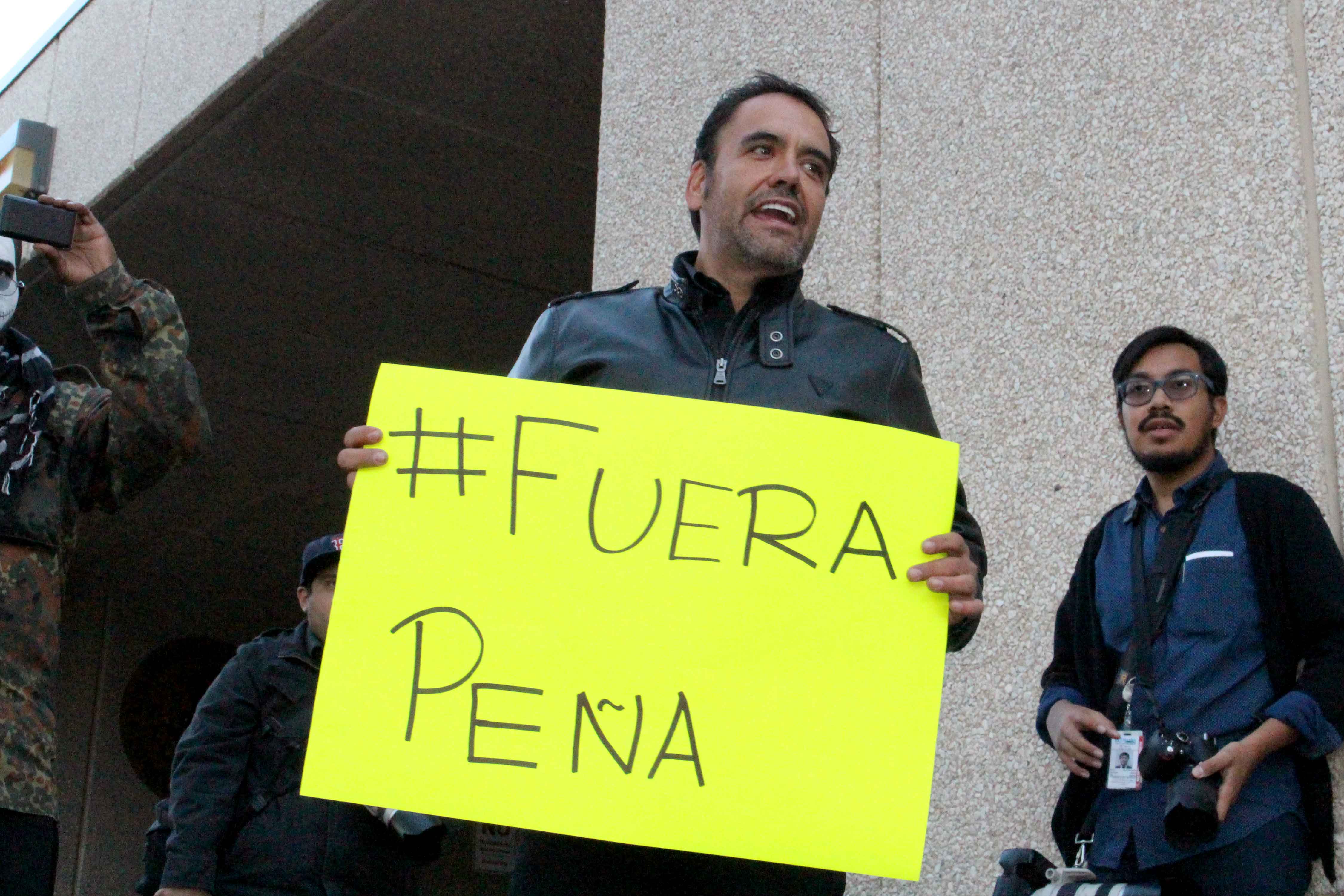 El+Pasoans+unite+for+missing+Ayotzinapa+students