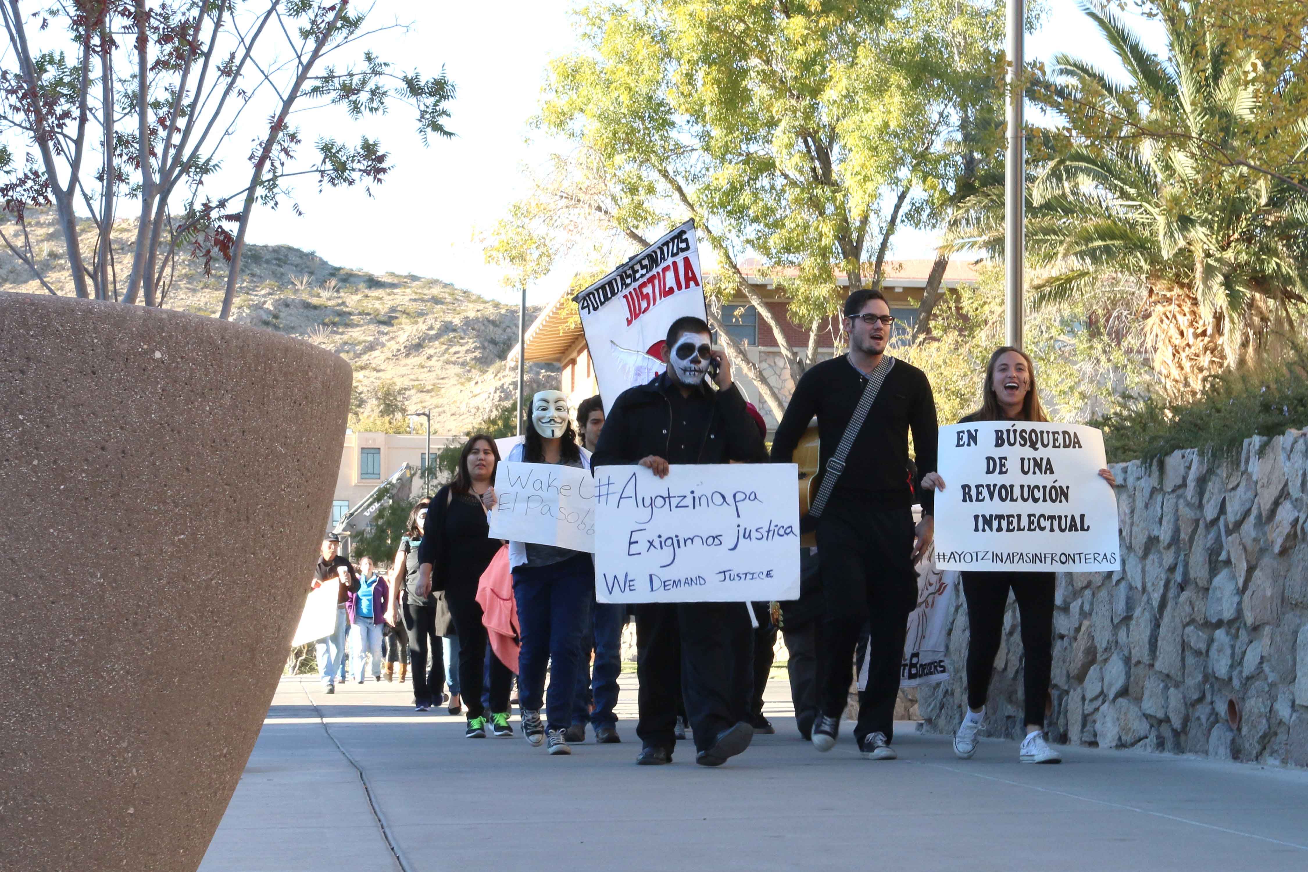 El+Pasoans+unite+for+missing+Ayotzinapa+students