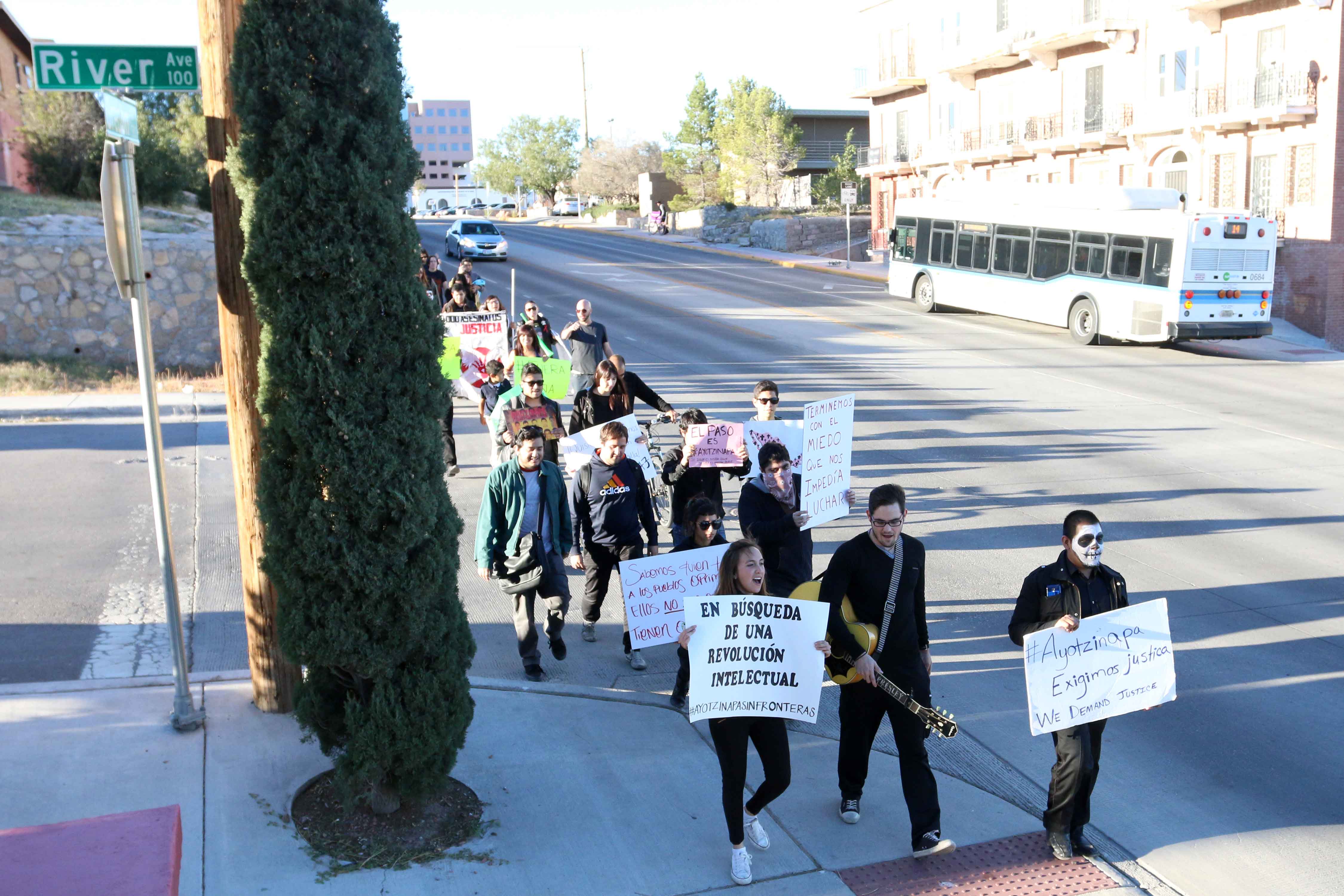El+Pasoans+unite+for+missing+Ayotzinapa+students