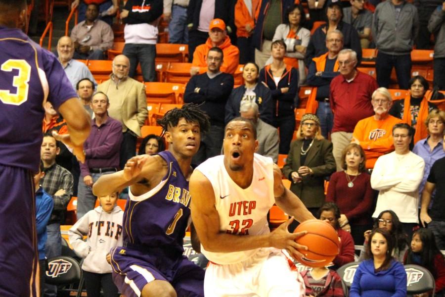 Vince Hunter fights for the basket 