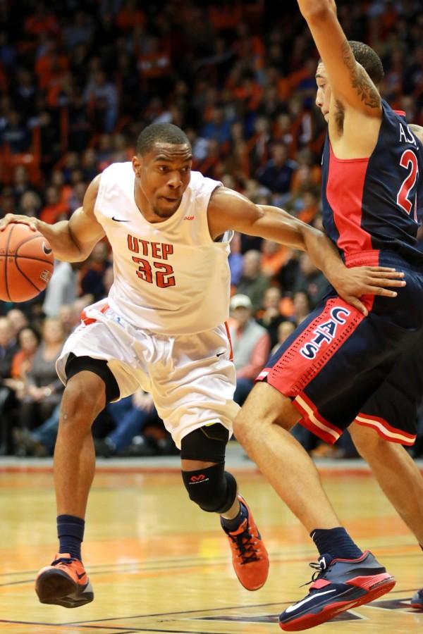 Sophomore forward Vince Hunter drives ball past Wildcat defender for a basket. 