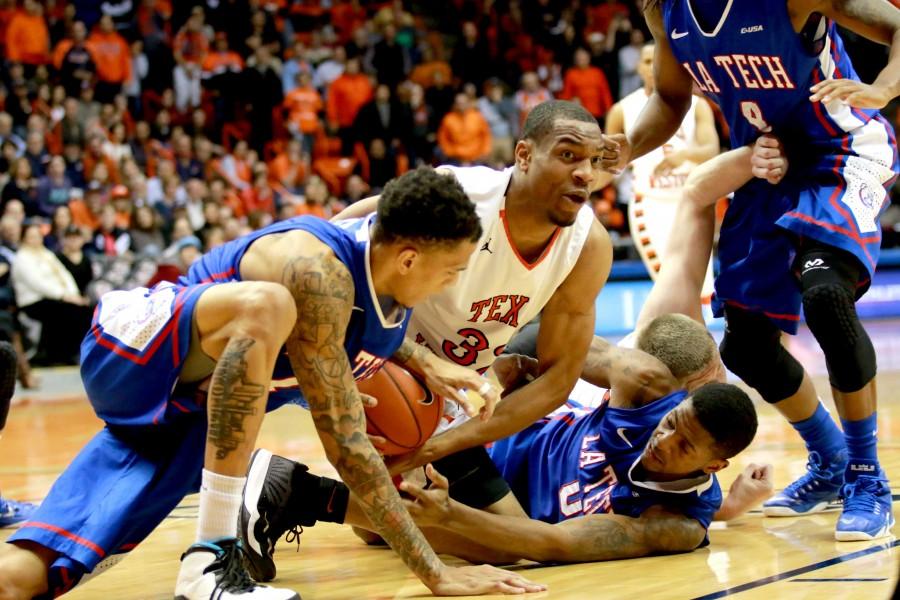 Sophomore forward Vince Hunter struggles to protect ball from Bulldog defenders. 