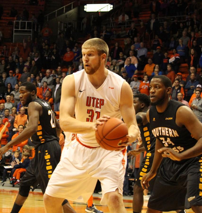 Cedrick Lang stays alert while passing the ball to a teammate. 