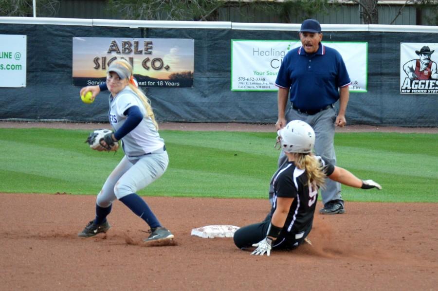 Softball+loses+battle+of+I-10