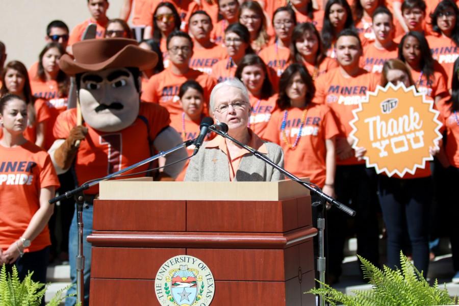 President Diana Natalicio announces the final $260 million raised from the Centennial campaign which began in 2007. 