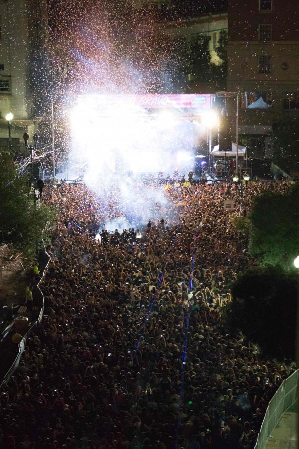 Kaskade performs at Neon desert. 