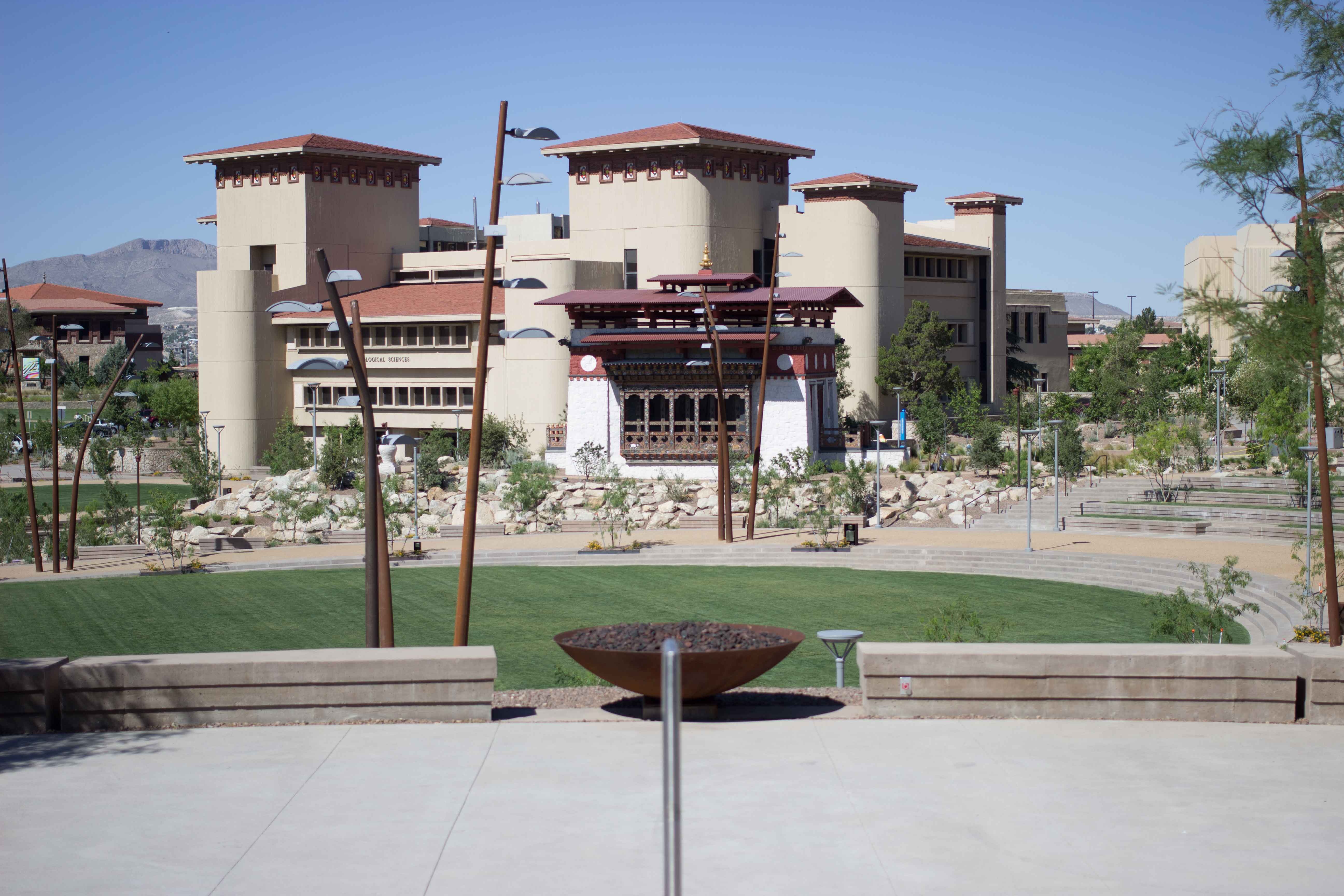 12+Creative+shots+of+the+Centennial+Plaza