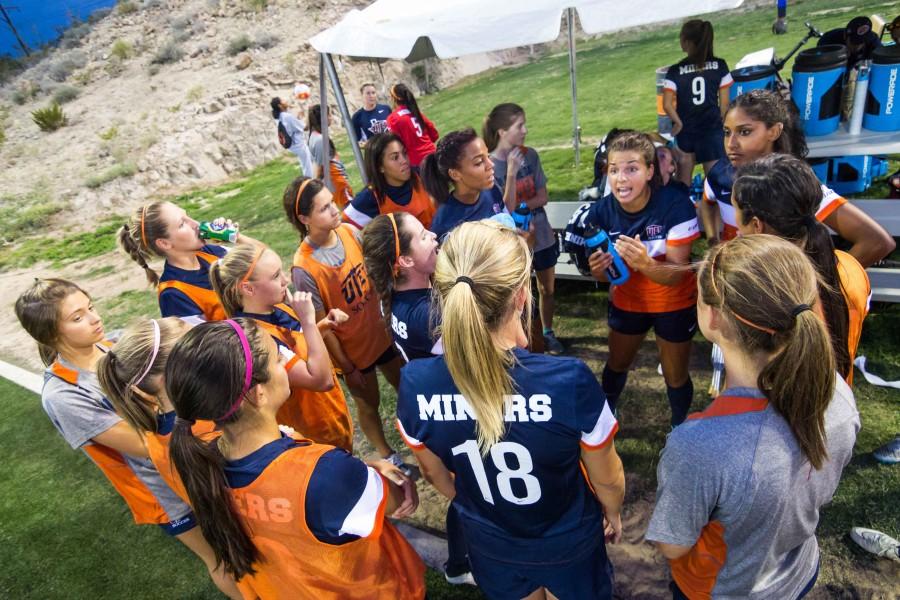 Junior Nicole Lindsay gives an impromptu speech to her teammates at half time of their match against the Eastern Washington Eagles.