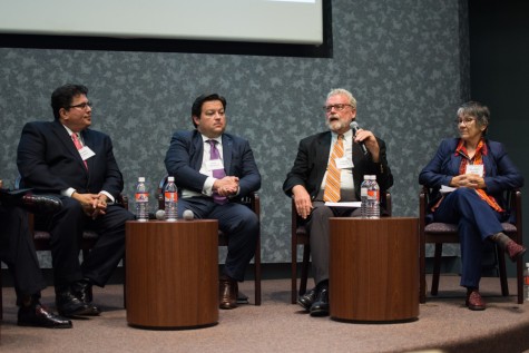  Professor William Hargrove explained the ecological problems faced by the borderland, some a result of increased international trade, during the third conversation THursday at the US-Mexico Summit.