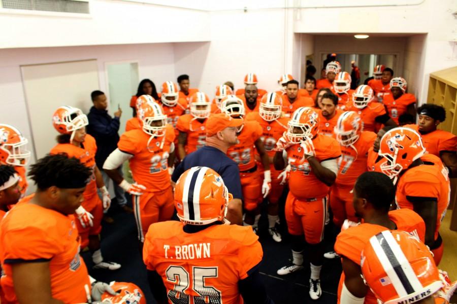 UTEP head coach Sean Kugler shares pre-game speech with his team.