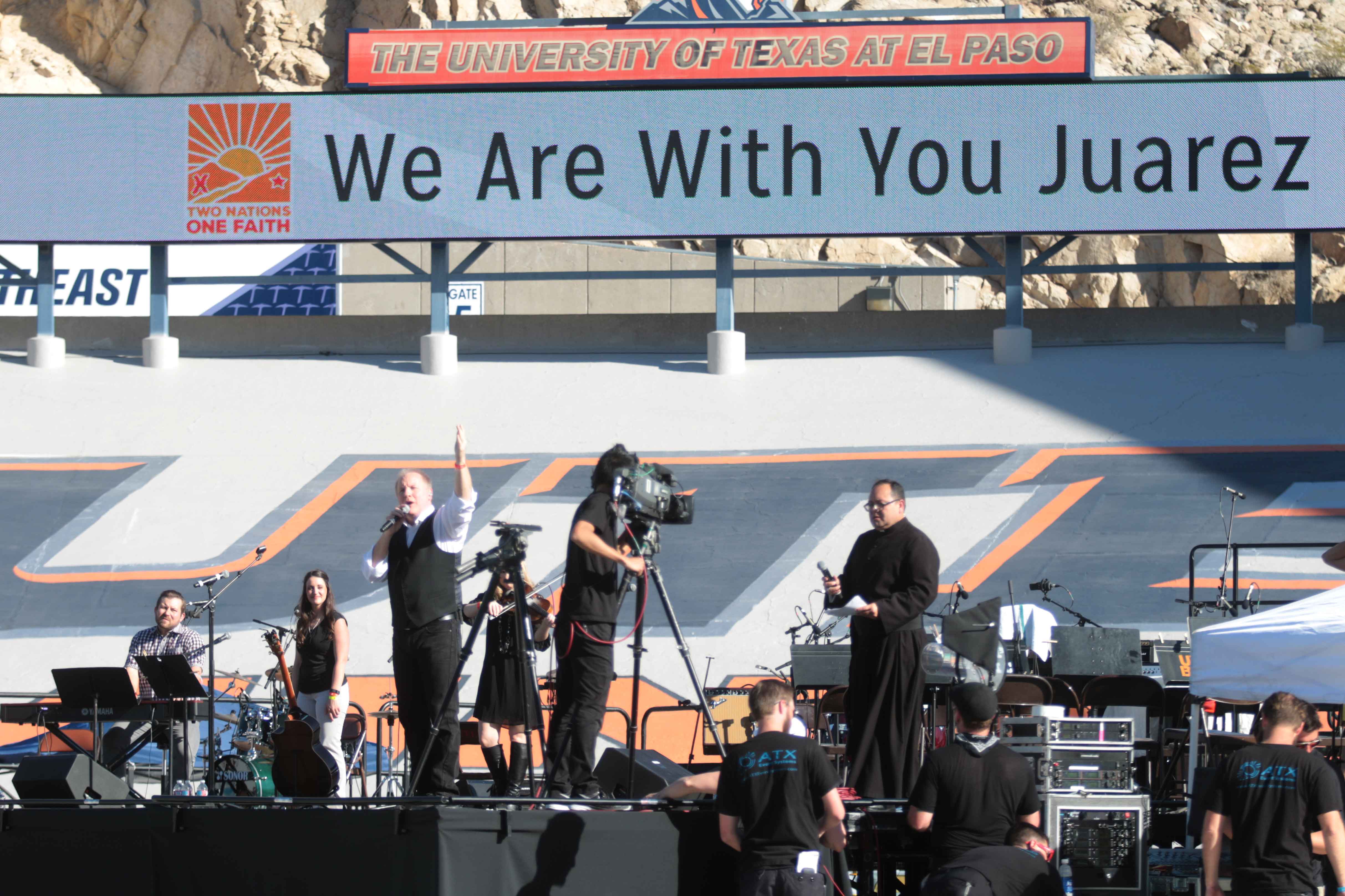 Sun+Bowl+joins+Juarez+in+welcoming+Pope+Francis
