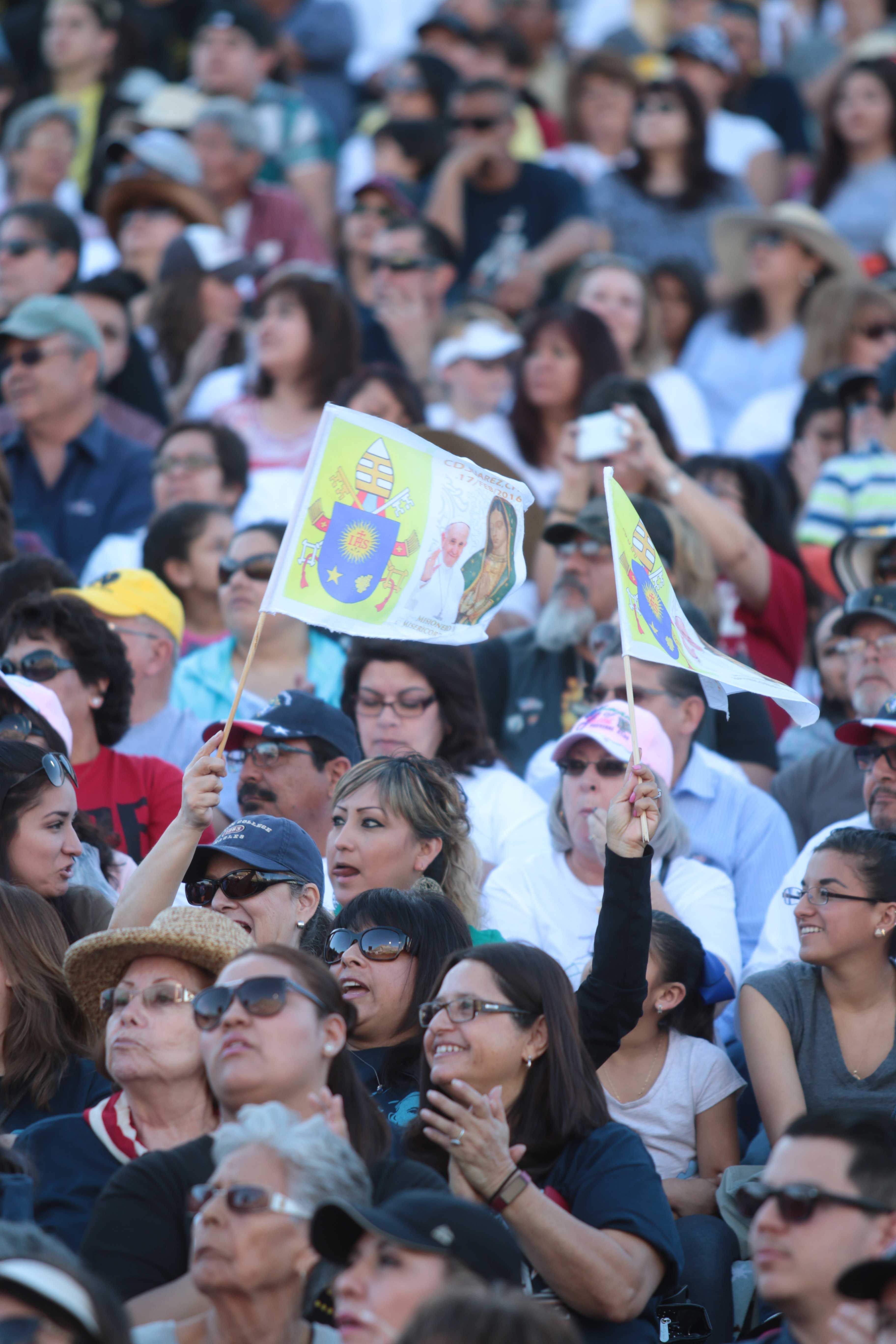 Sun+Bowl+joins+Juarez+in+welcoming+Pope+Francis