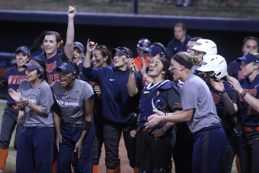 Softball+vs+UIW