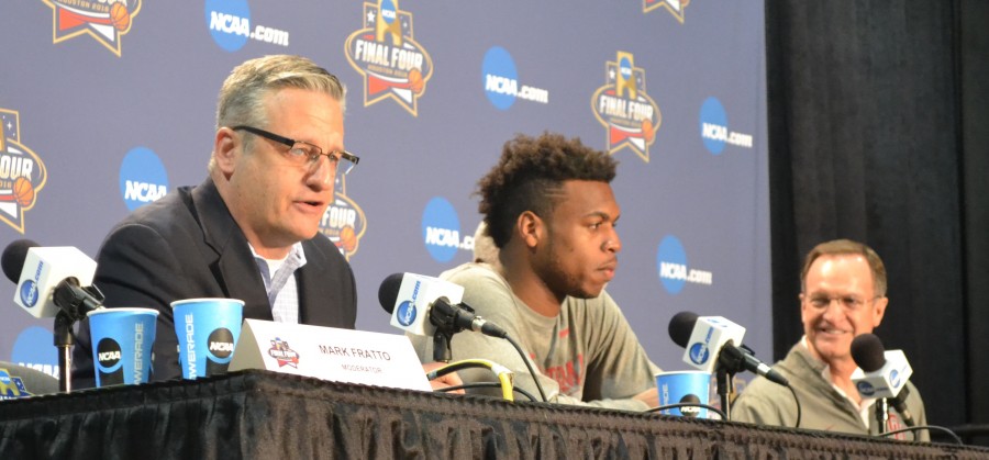 Pat Forde of Yahoo! Sports and head coach for the Oklahoma Sooners Lon Kruger speak on behalf of Buddy Heild. 