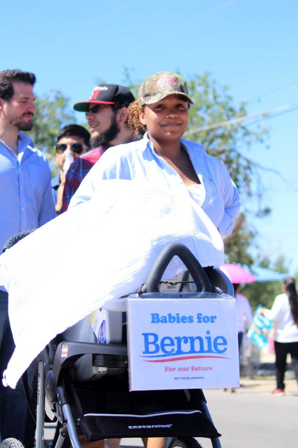 Supporters wait in line under the sun to see Bernie Sanders in Vado, New Mexico.  