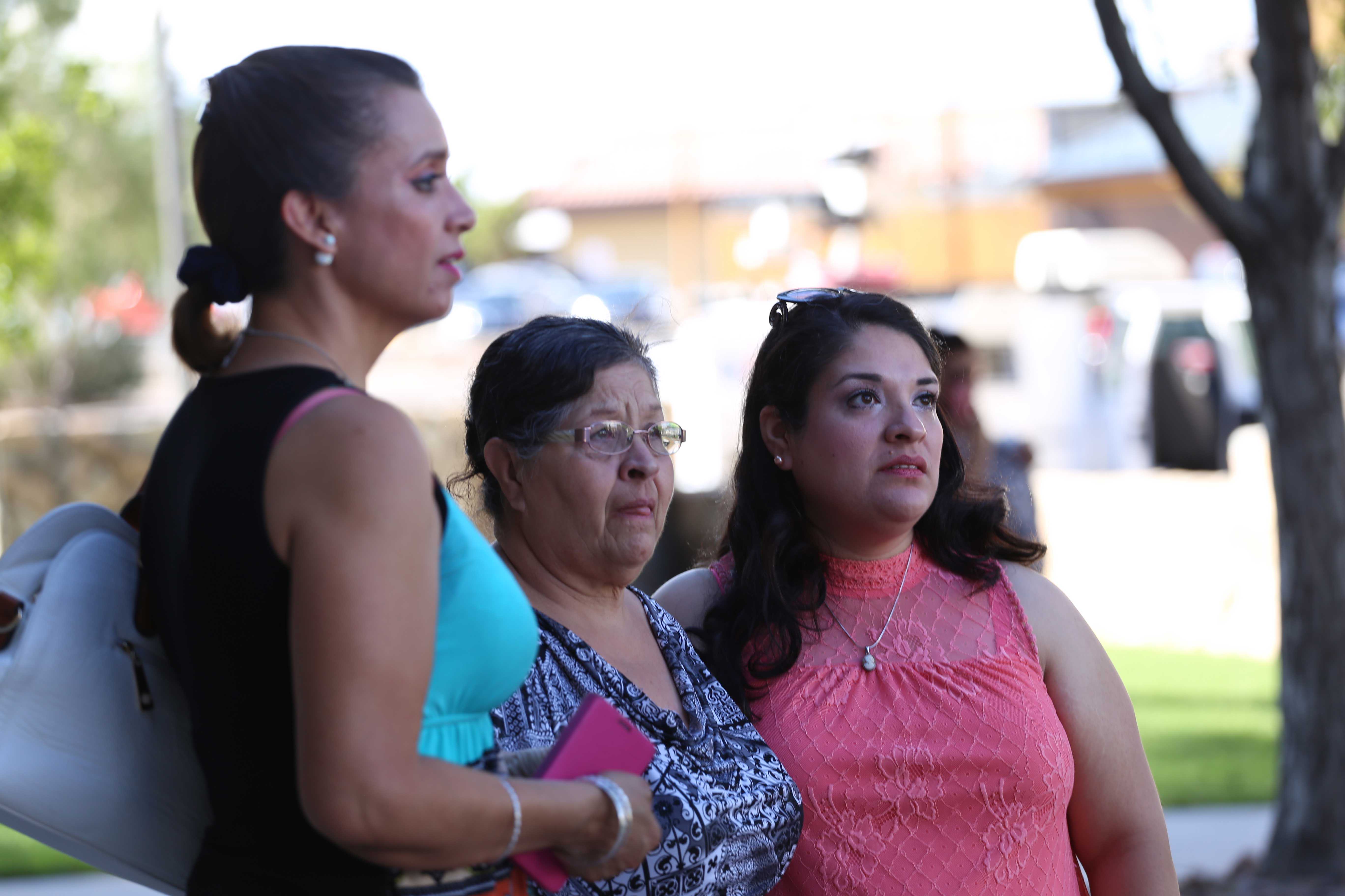 Fans+mourn+the+loss+of+Juan+Gabriel