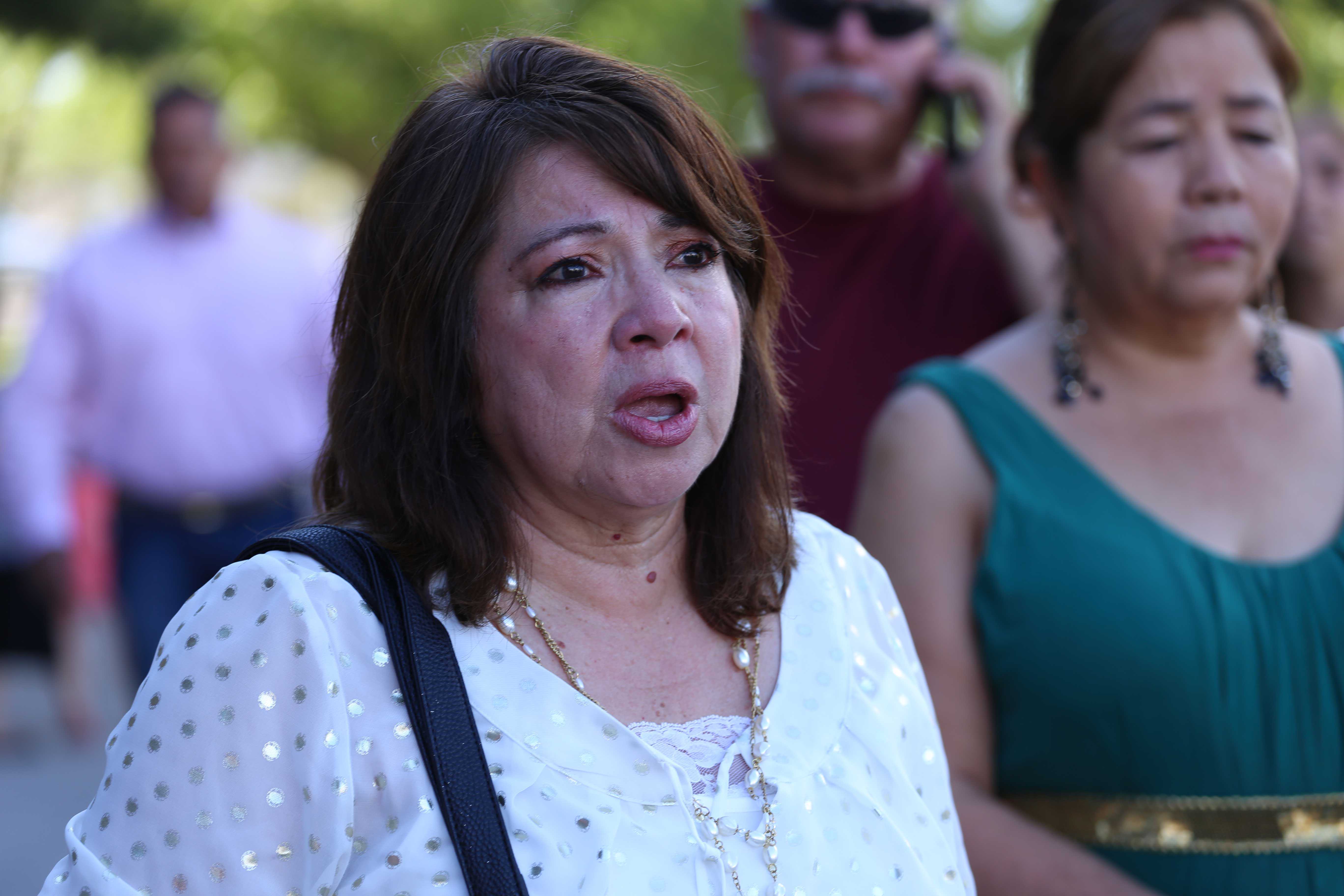 Fans+mourn+the+loss+of+Juan+Gabriel