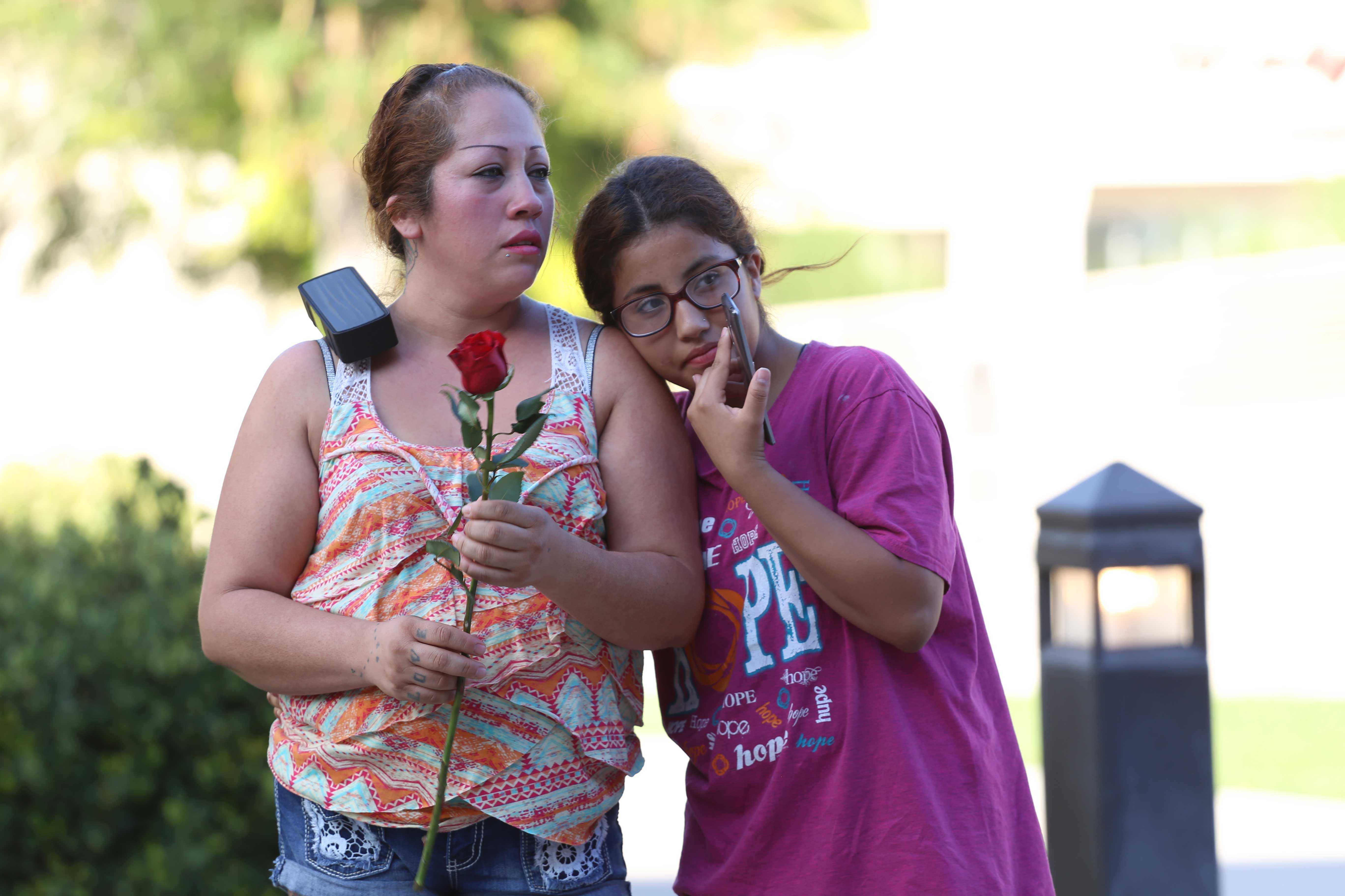Fans+mourn+the+loss+of+Juan+Gabriel