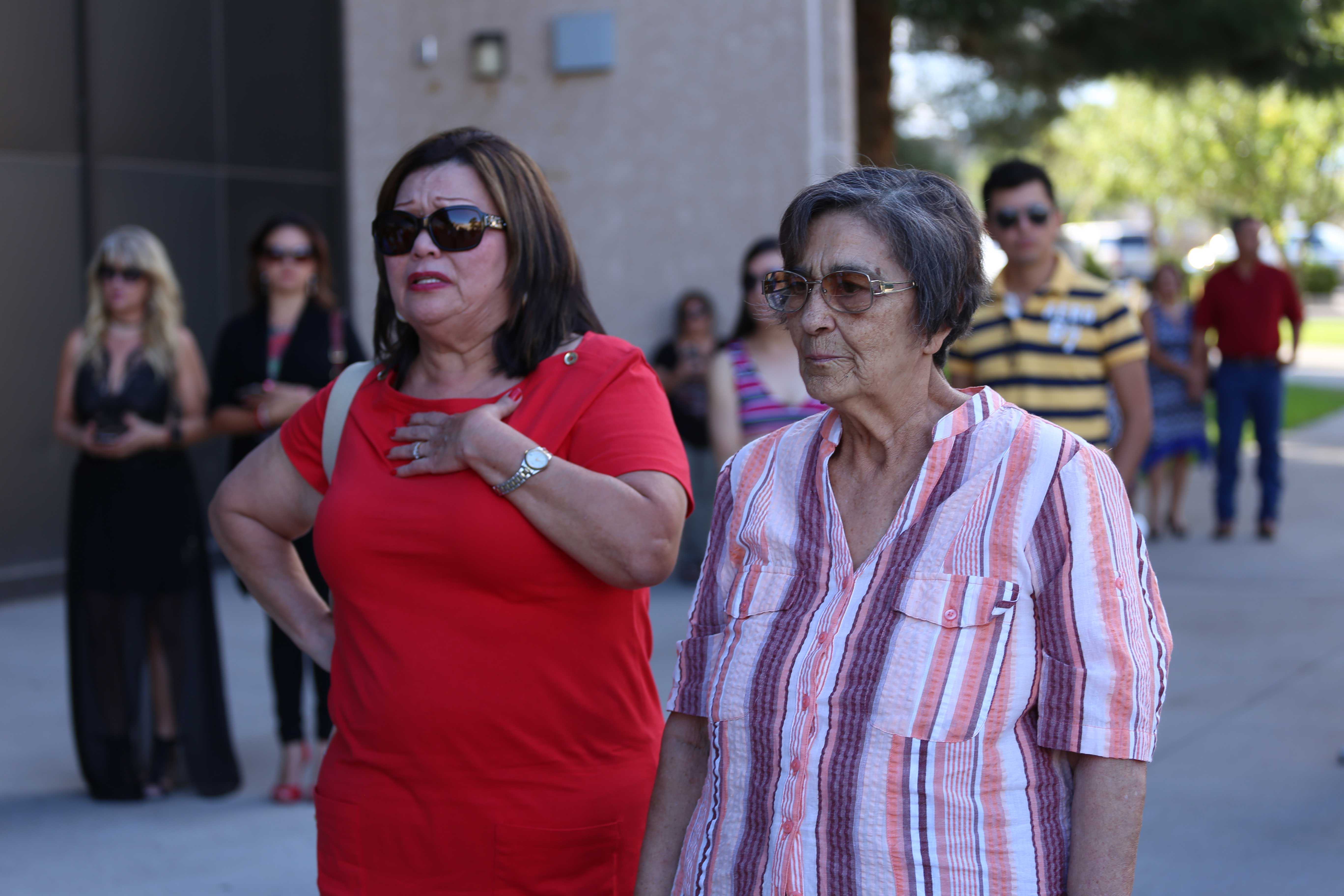 Fans+mourn+the+loss+of+Juan+Gabriel