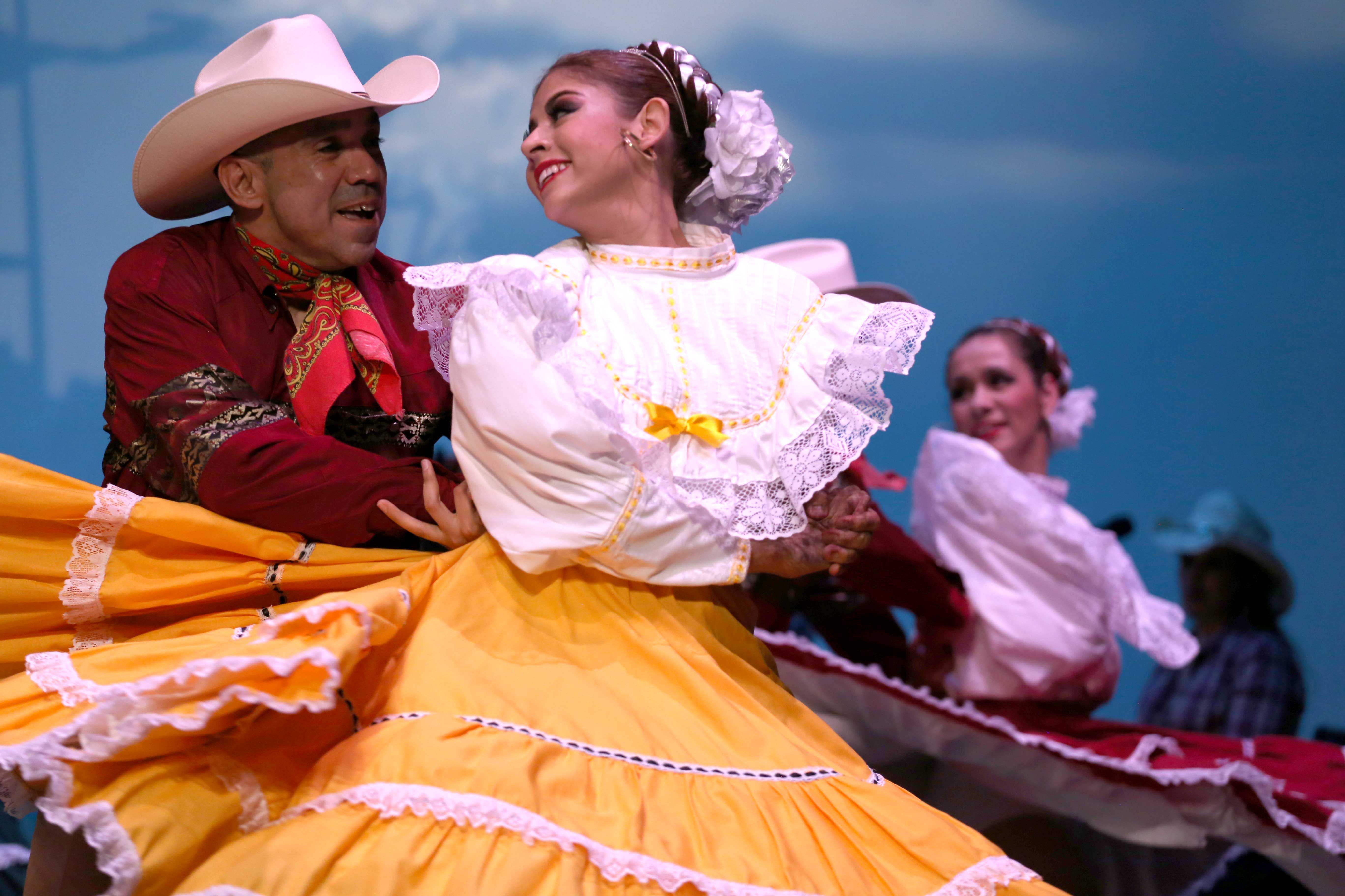 Mexican history and culture brought to life through dance and music ...