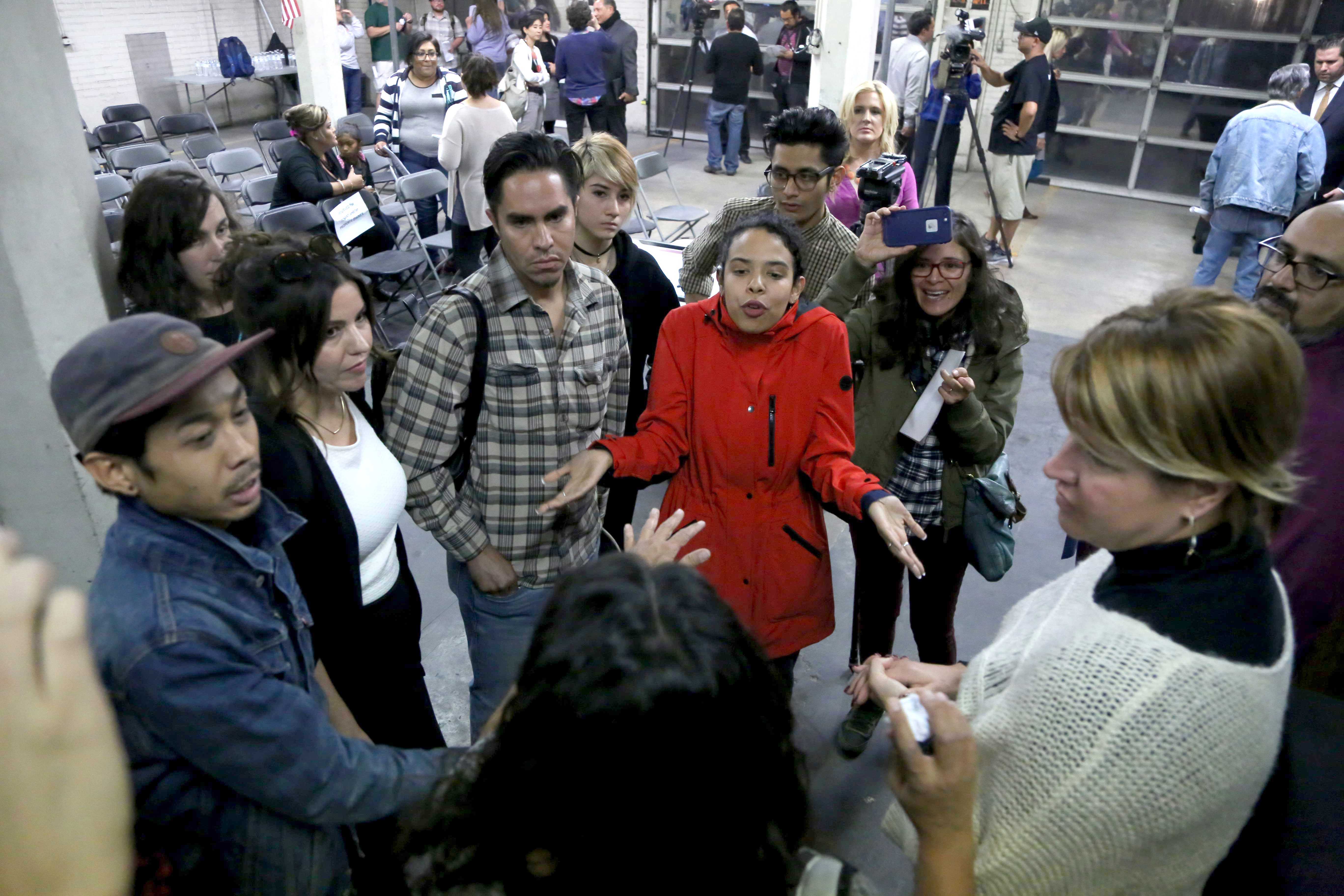 Members+of+the+Union+Plaza+neighborhood+refuse+to+leave+home