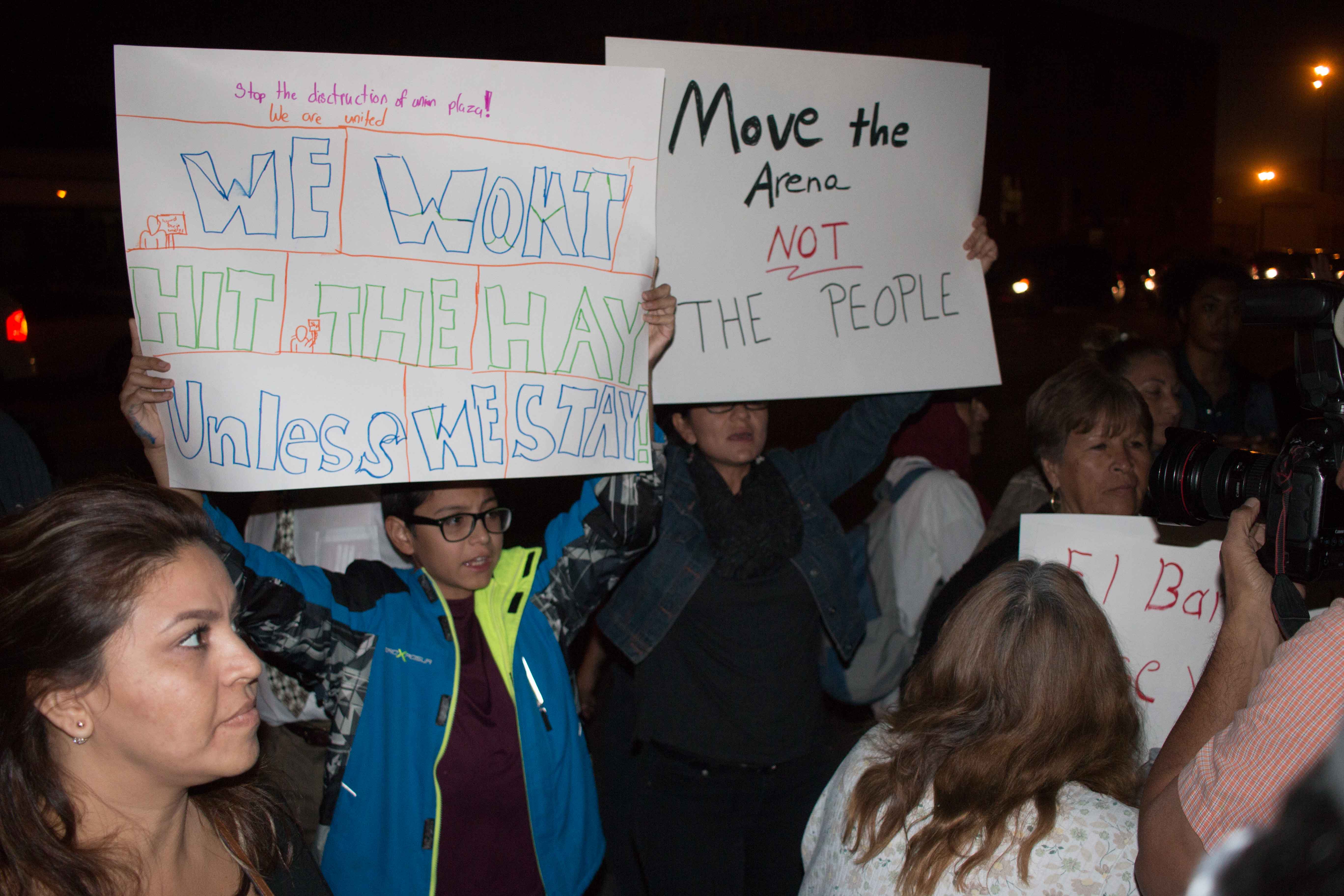 Members+of+the+Union+Plaza+neighborhood+refuse+to+leave+home