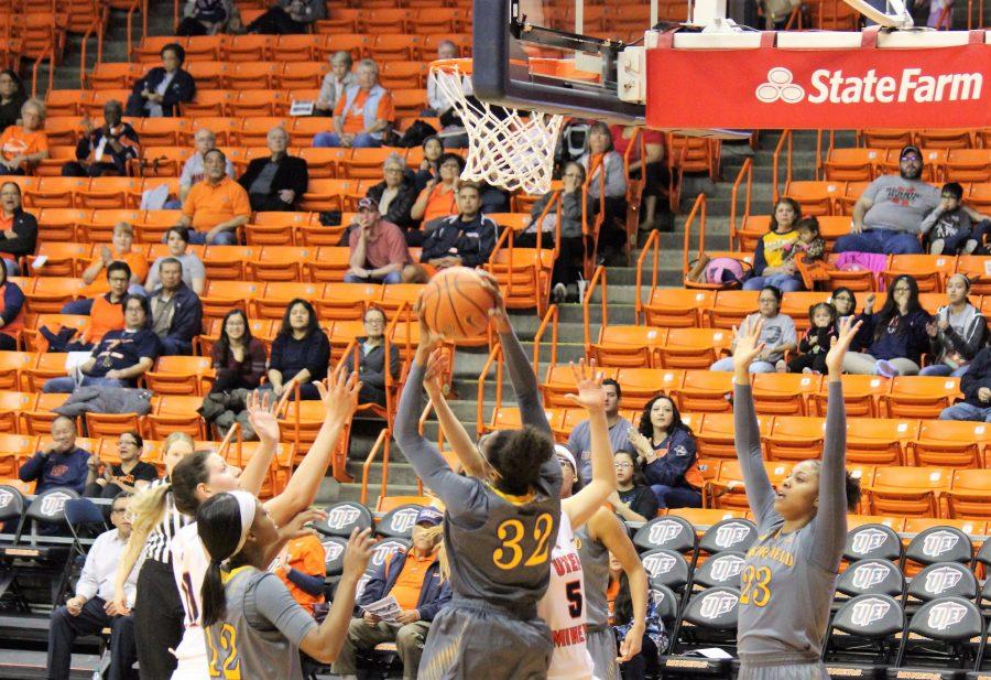 Womens+basketball+soars+past+CSU+Bakersfield