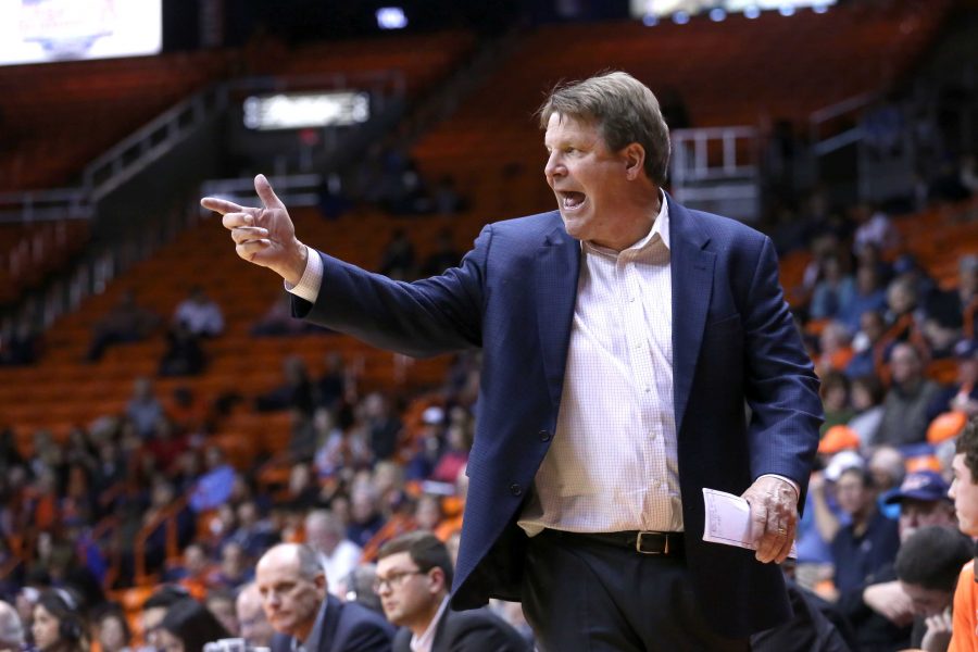 Mens basketball coach Tim Floyd announces retirement after 1-5 start