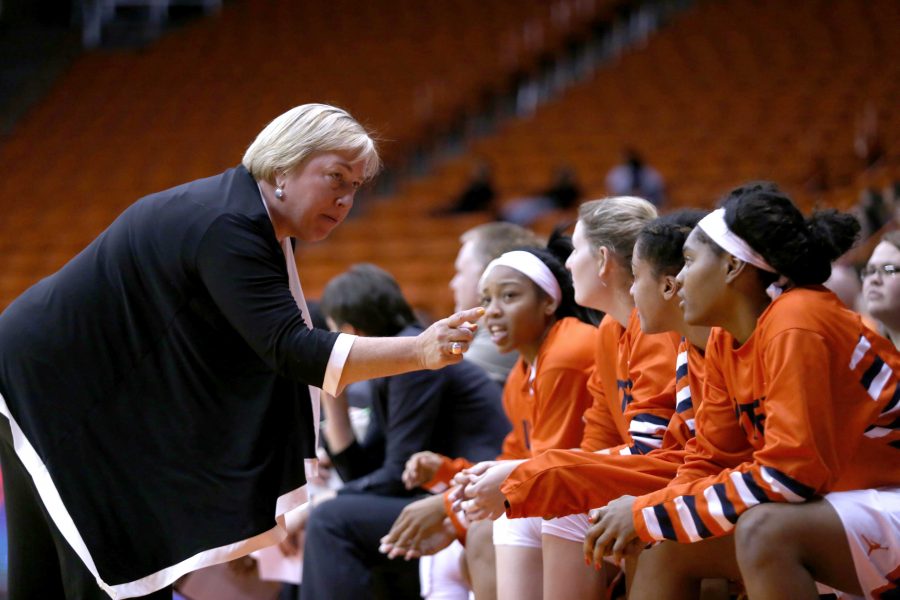 Young women’s basketball team struggles without veteran leadership