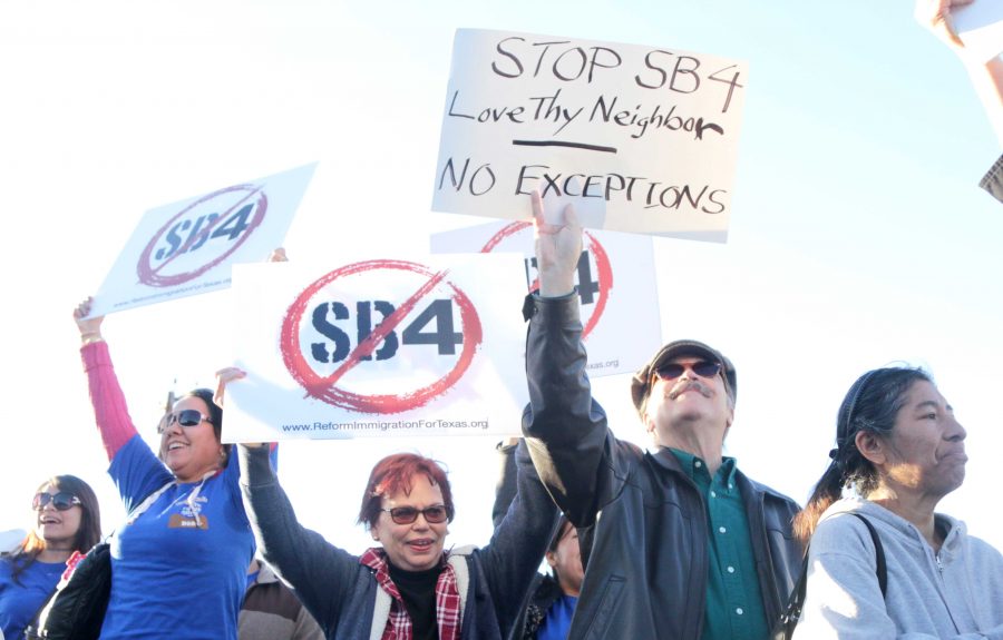 Protestors object to Gov. Abbott’s visit