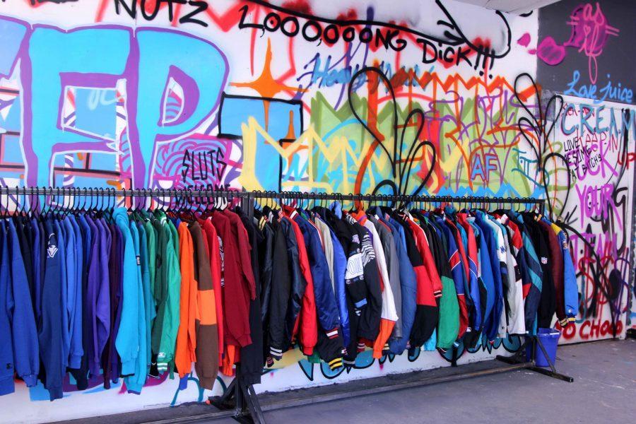 VNTGCLSSX opened March 3 and will remain at 115 N. Mesa until May.