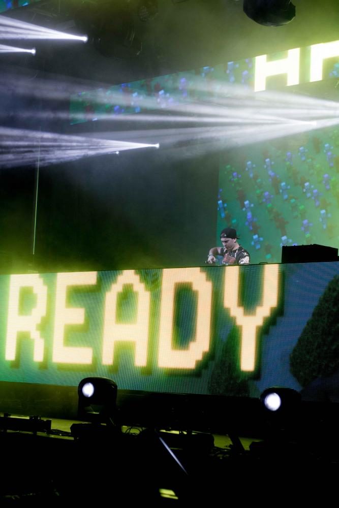 Hardwell performs at NDMF 2017.