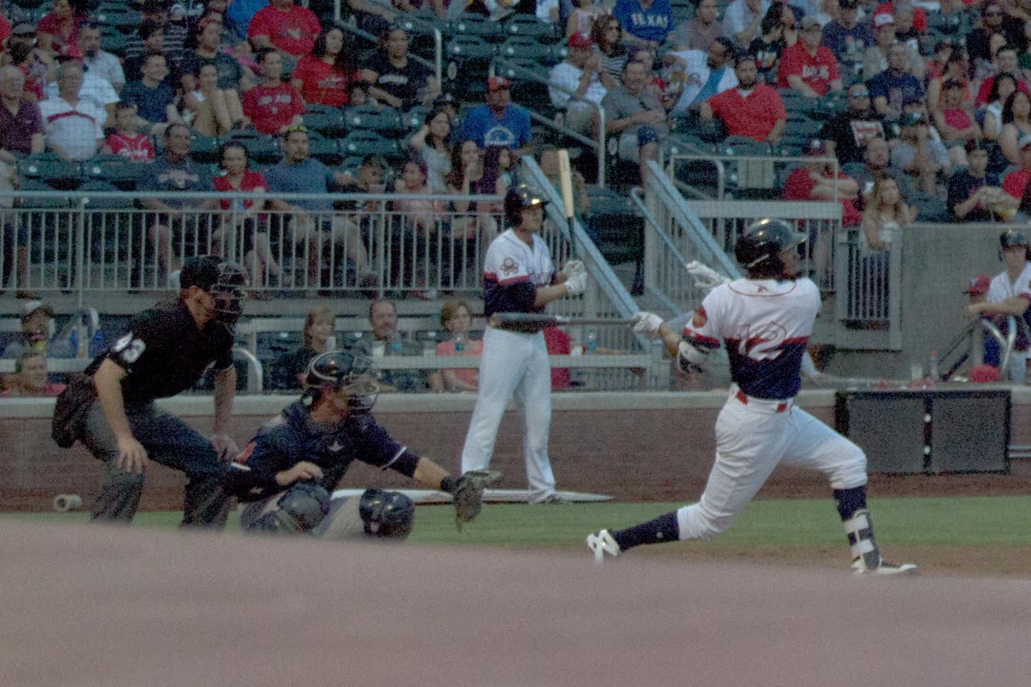 Chihuahuas prevail in extra innings