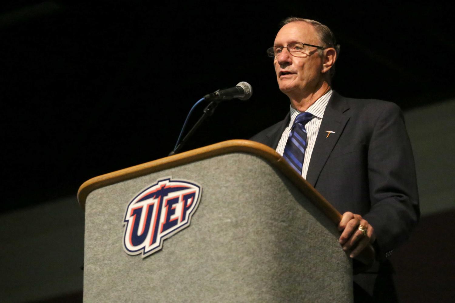Athletics director Bob Stull announces retirement after 19 years