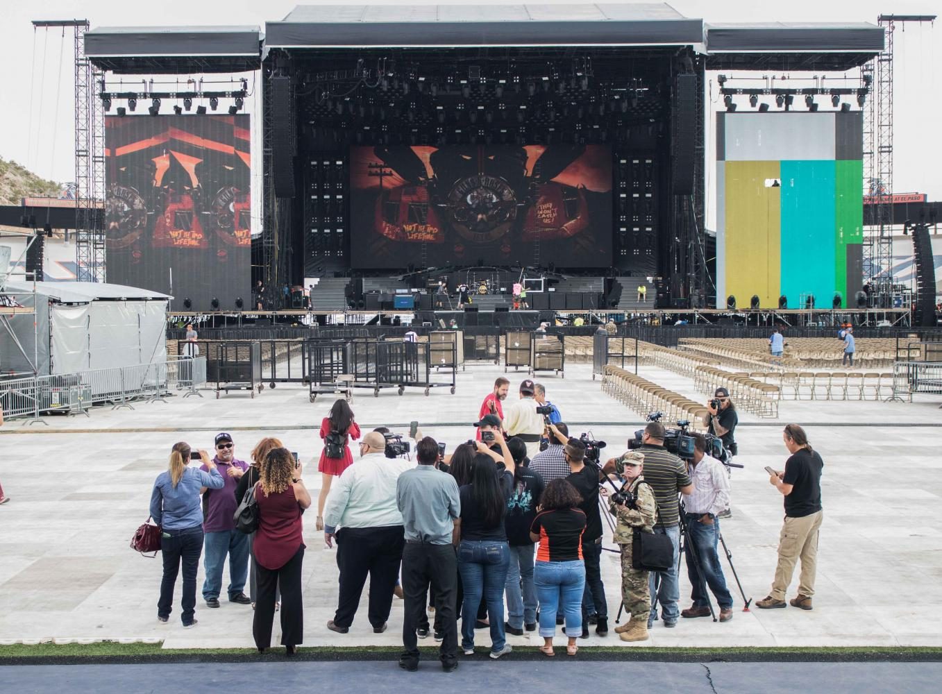 Guns N Roses: Not In This Lifetime set up the stage for their upcoming concert.