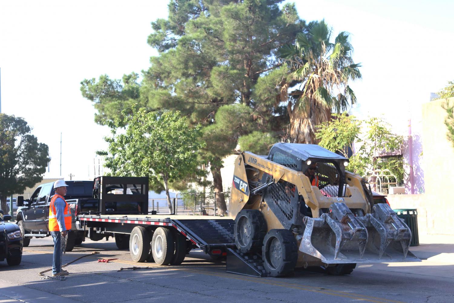 Demolition+crew+ignores+injunction++and+damages+buildings+in+Duranguito